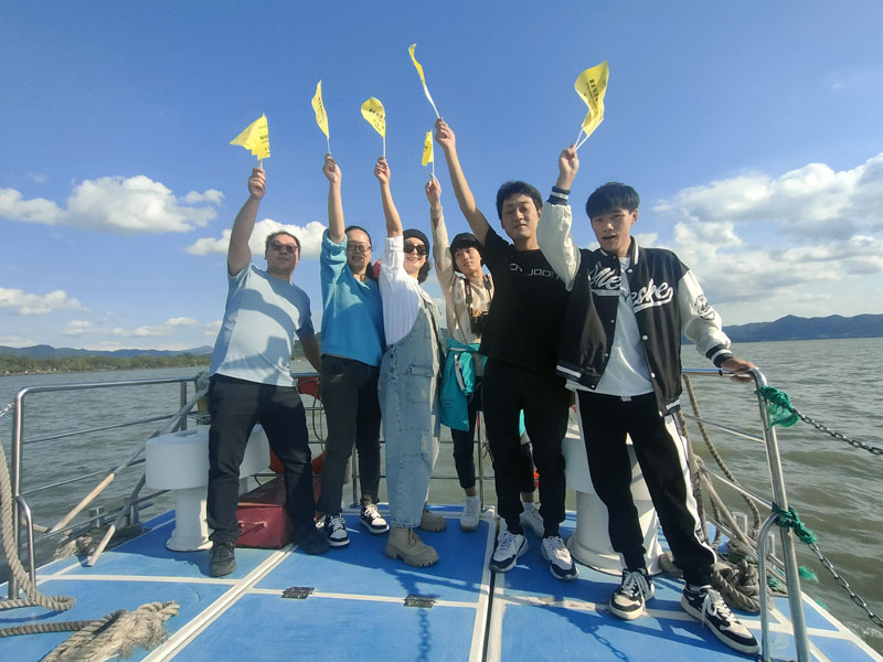 Joukkueenrakennus Dongqian-järvellä Ningbossa